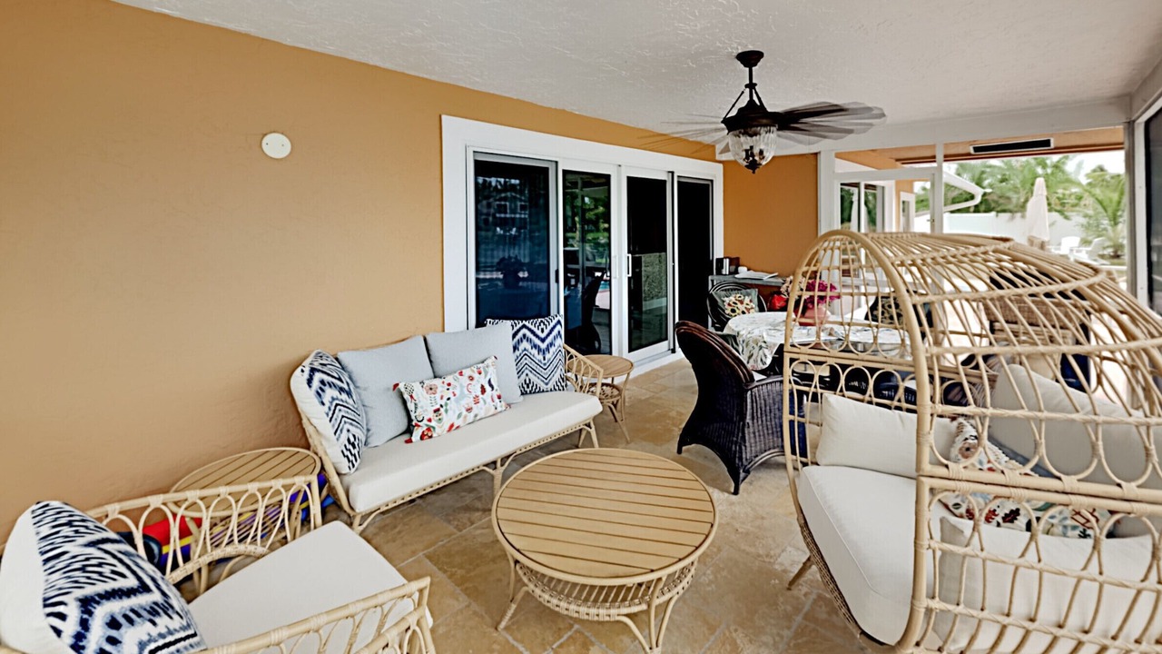 Photo of Patio Balcony in Tropic Palms