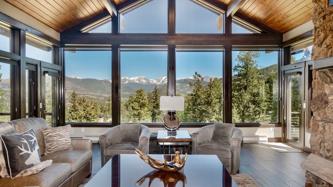 Photo of Livingroom in Windcliff Estates
