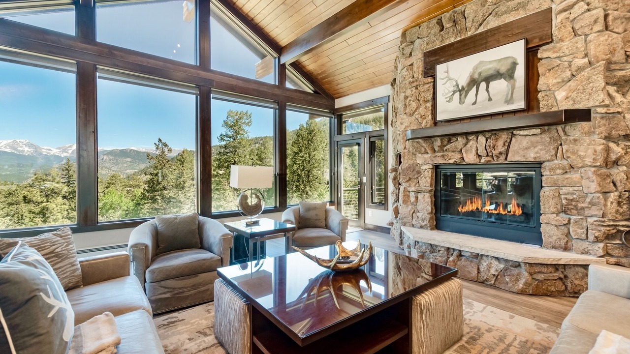 Photo of Livingroom in Windcliff Estates