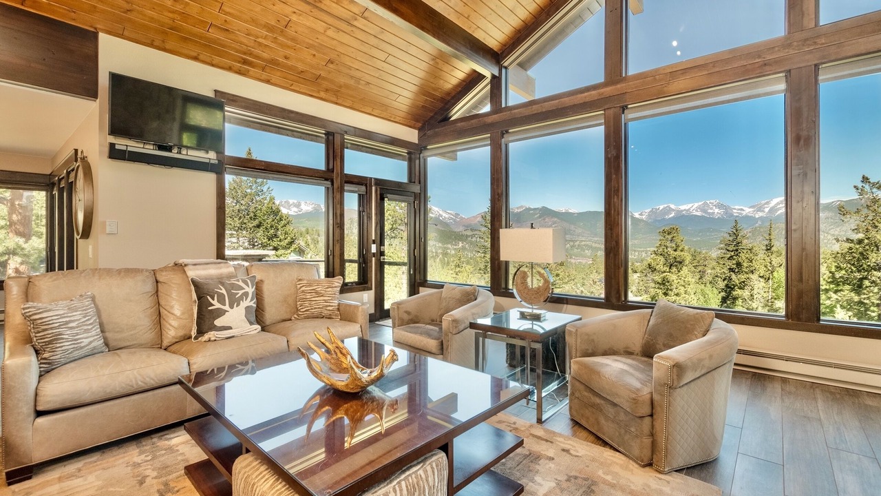Photo of Livingroom in Windcliff Estates