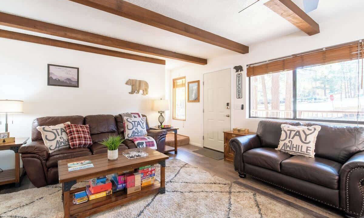 Photo of Livingroom in Summit Estates