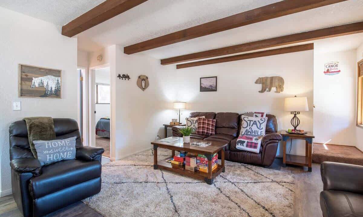 Photo of Livingroom in Summit Estates