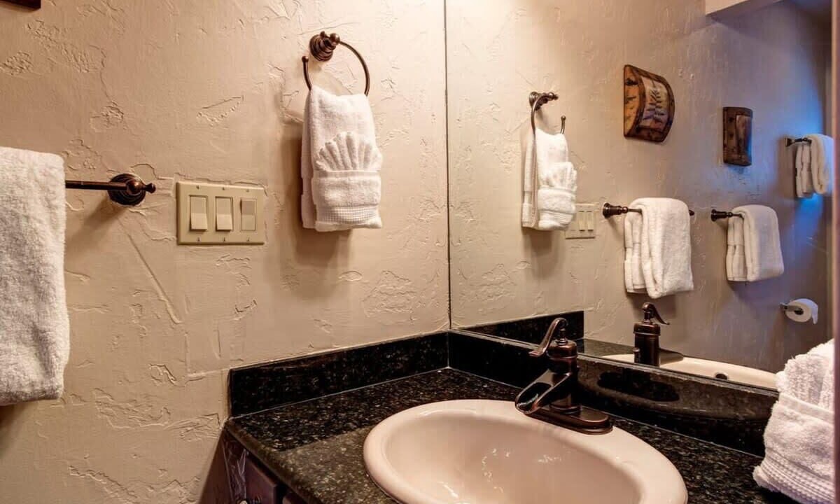 Photo of Bathroom in Warrior's Mark West