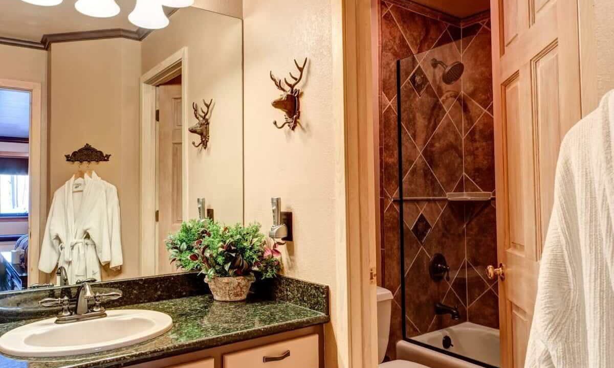 Photo of Bathroom in Warrior's Mark West