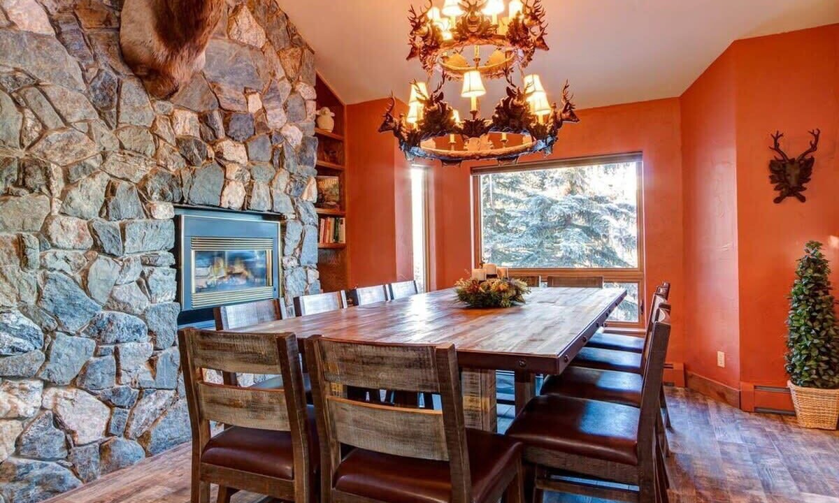 Photo of Livingroom in Warrior's Mark West