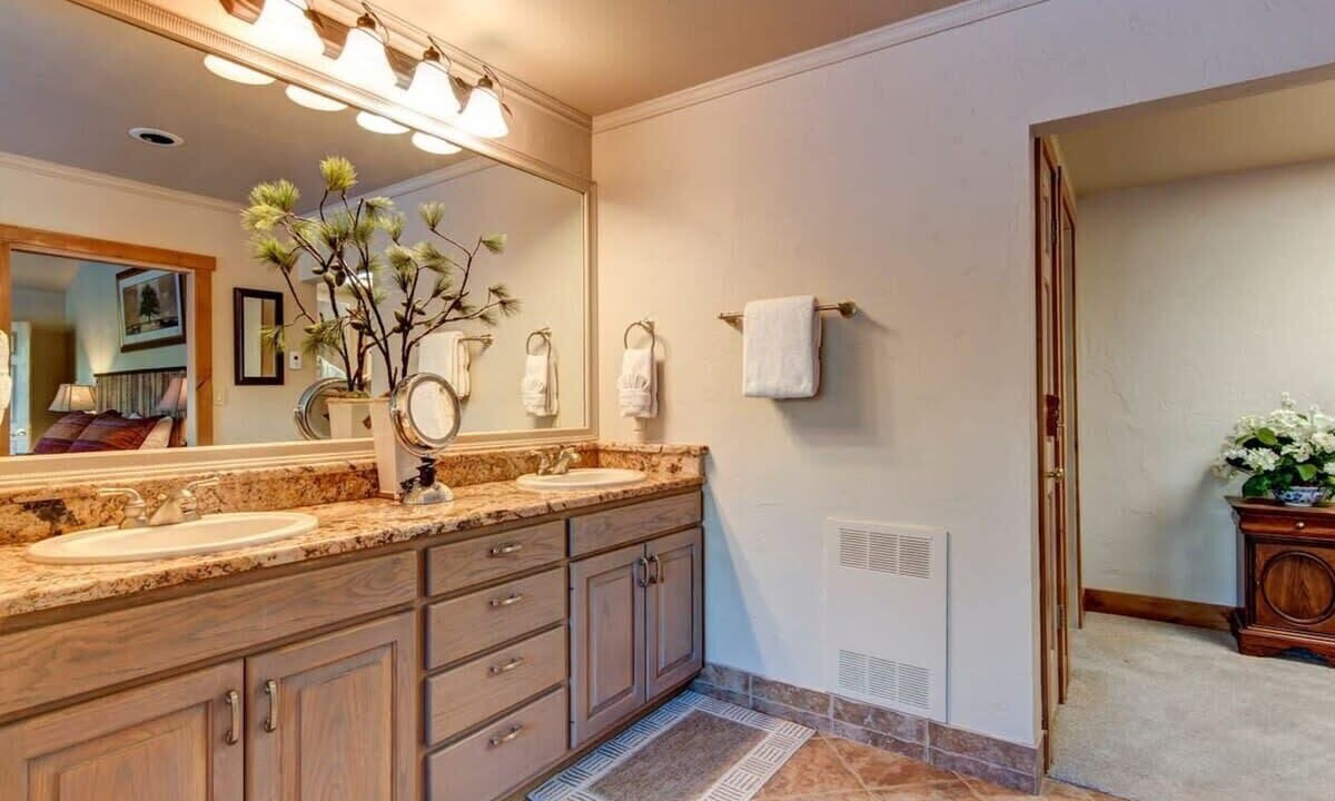 Photo of Bathroom in Warrior's Mark West