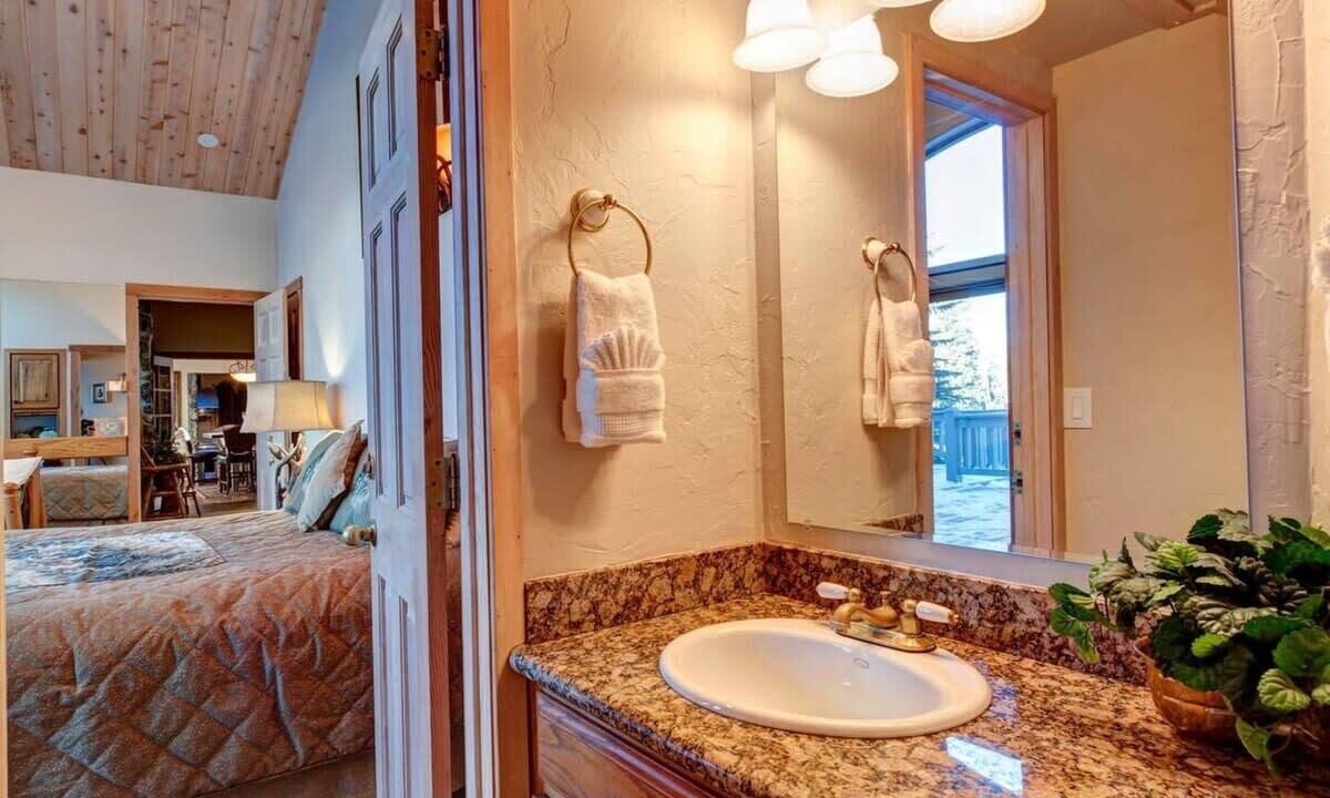 Photo of Bathroom in Warrior's Mark West