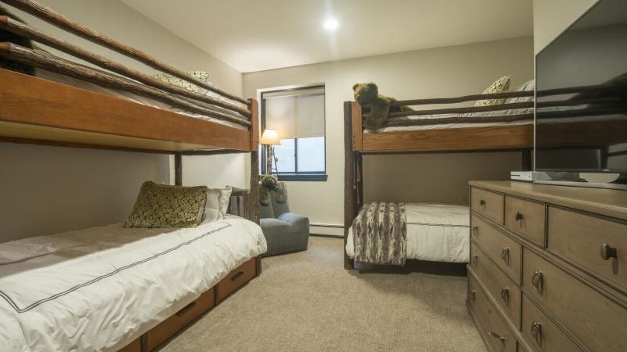 Photo of Bedroom in Highlands Townhomes
