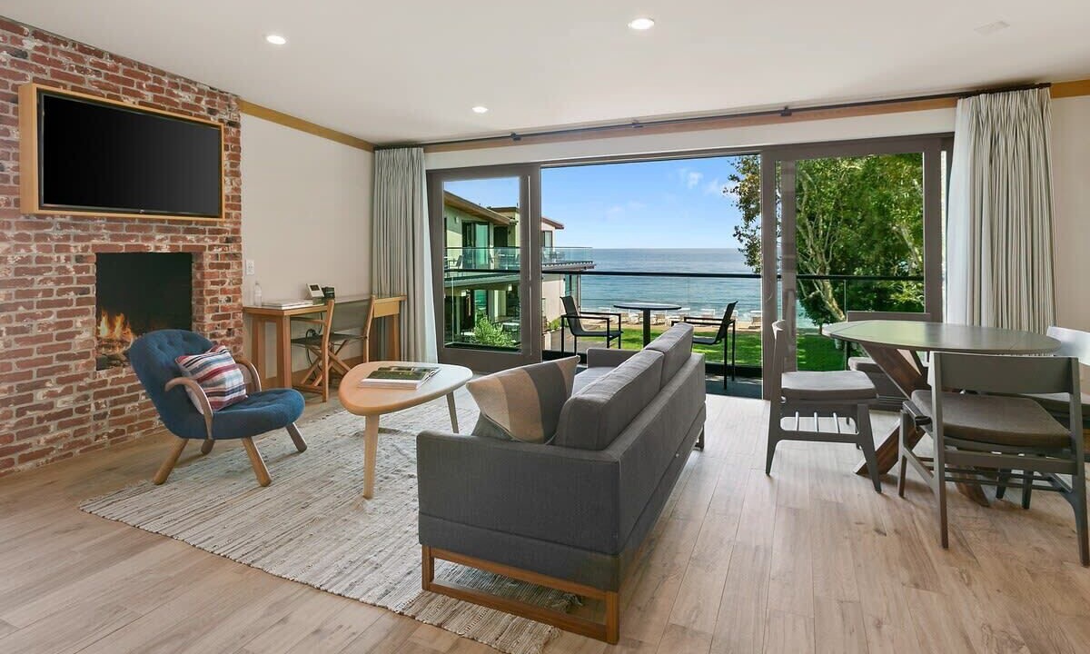 Photo of Livingroom in Eastern Malibu