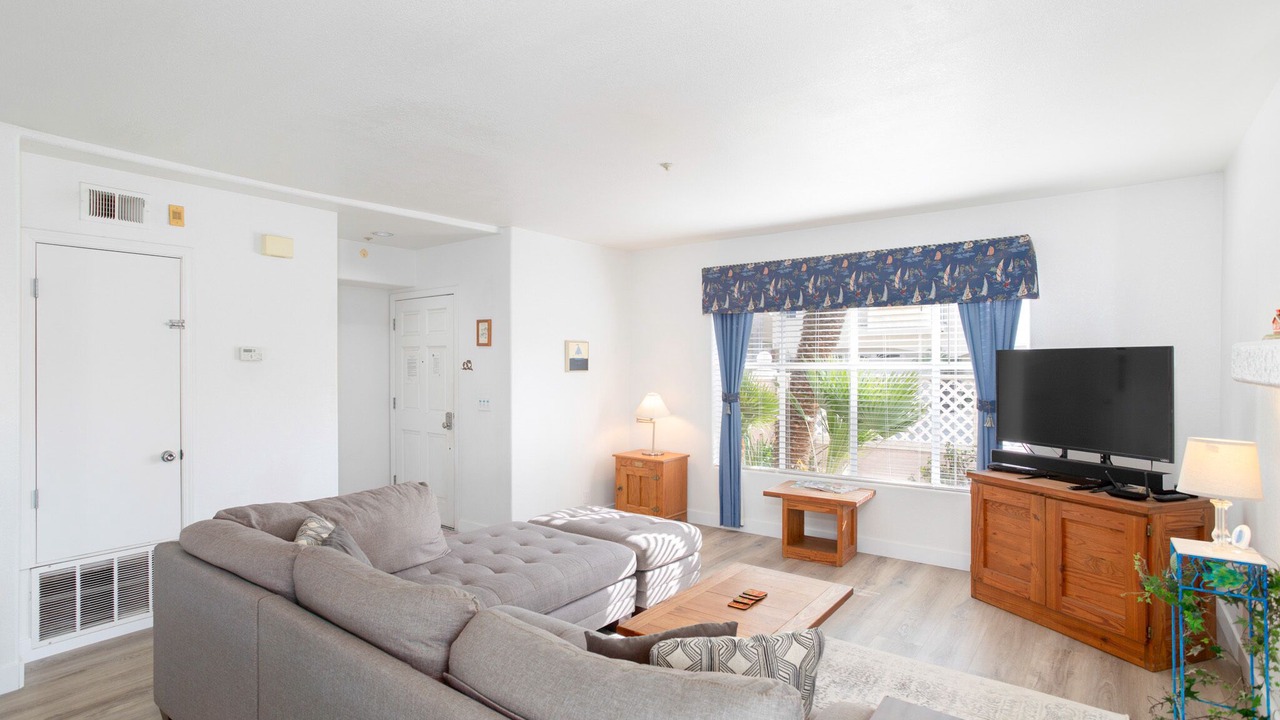 Photo of Livingroom in Downtown