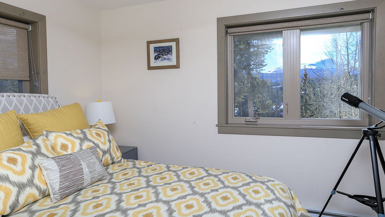 Photo of Bedroom in Peak 8