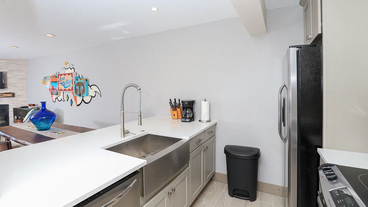 Photo of Kitchen in Peak 8