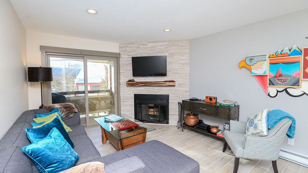 Photo of Livingroom in Peak 8