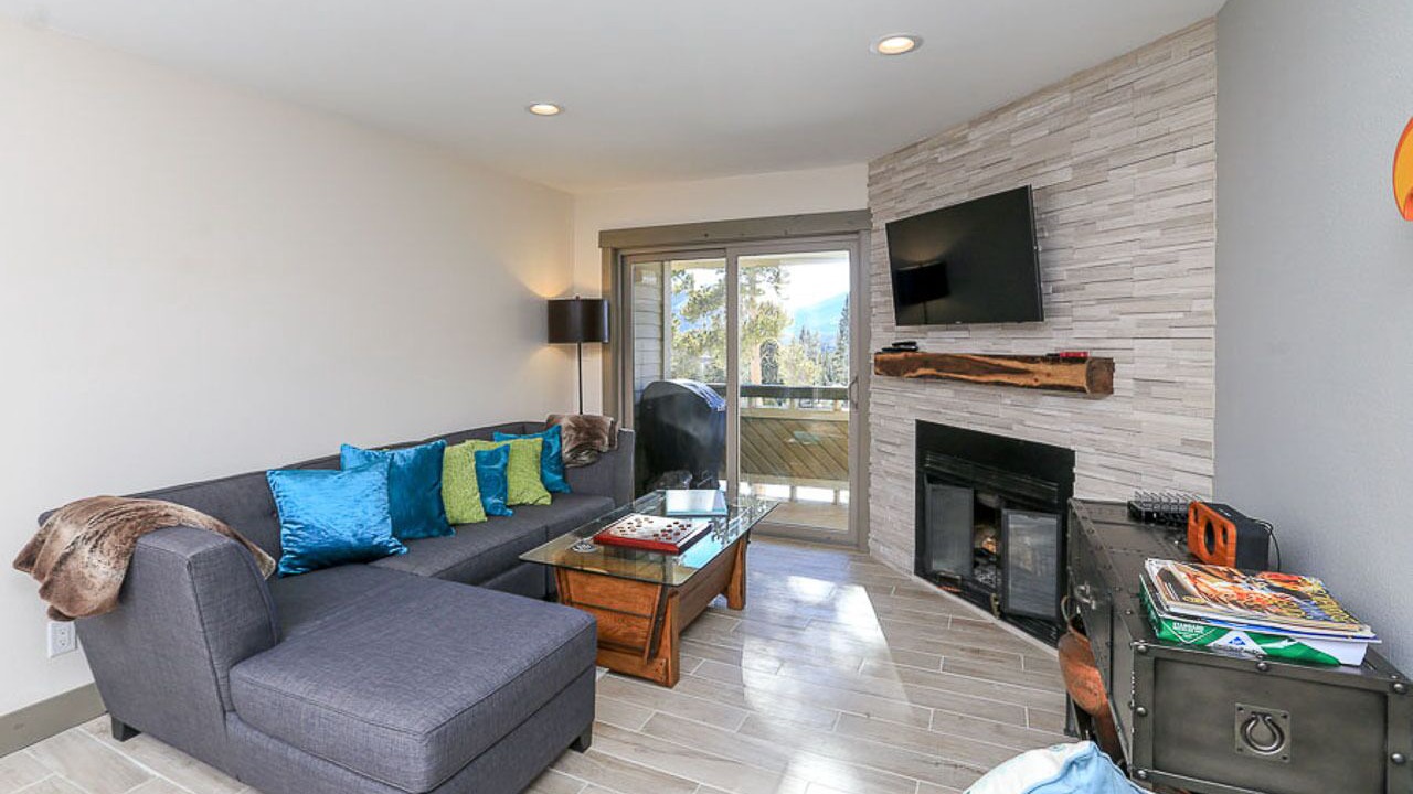 Photo of Livingroom in Peak 8
