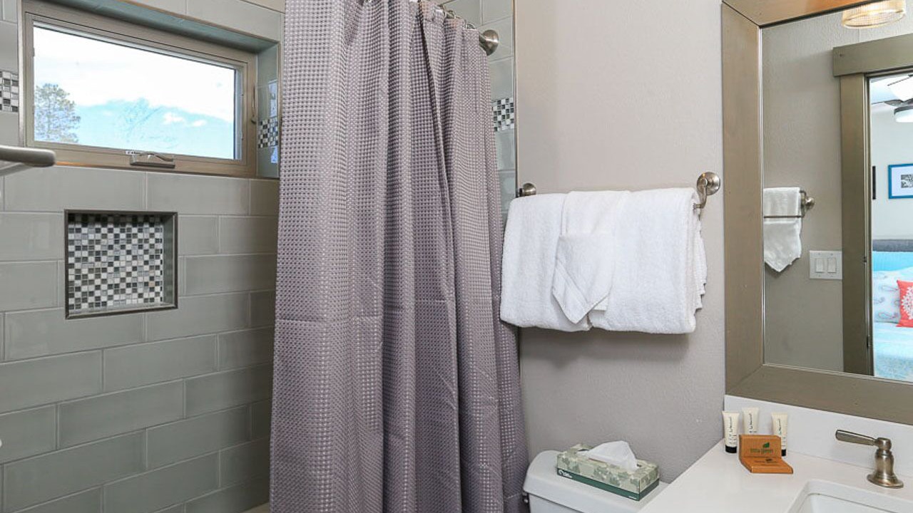 Photo of Bathroom in Peak 8