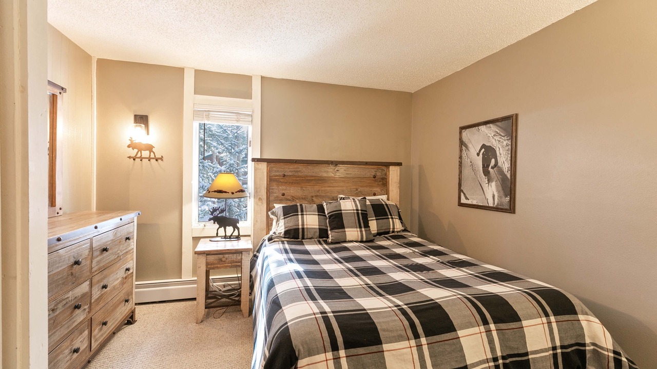 Photo of Bedroom in Peak 8