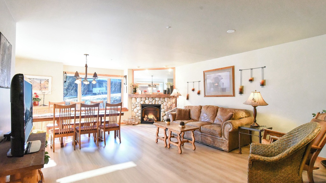 Photo of Livingroom in Four O'Clock