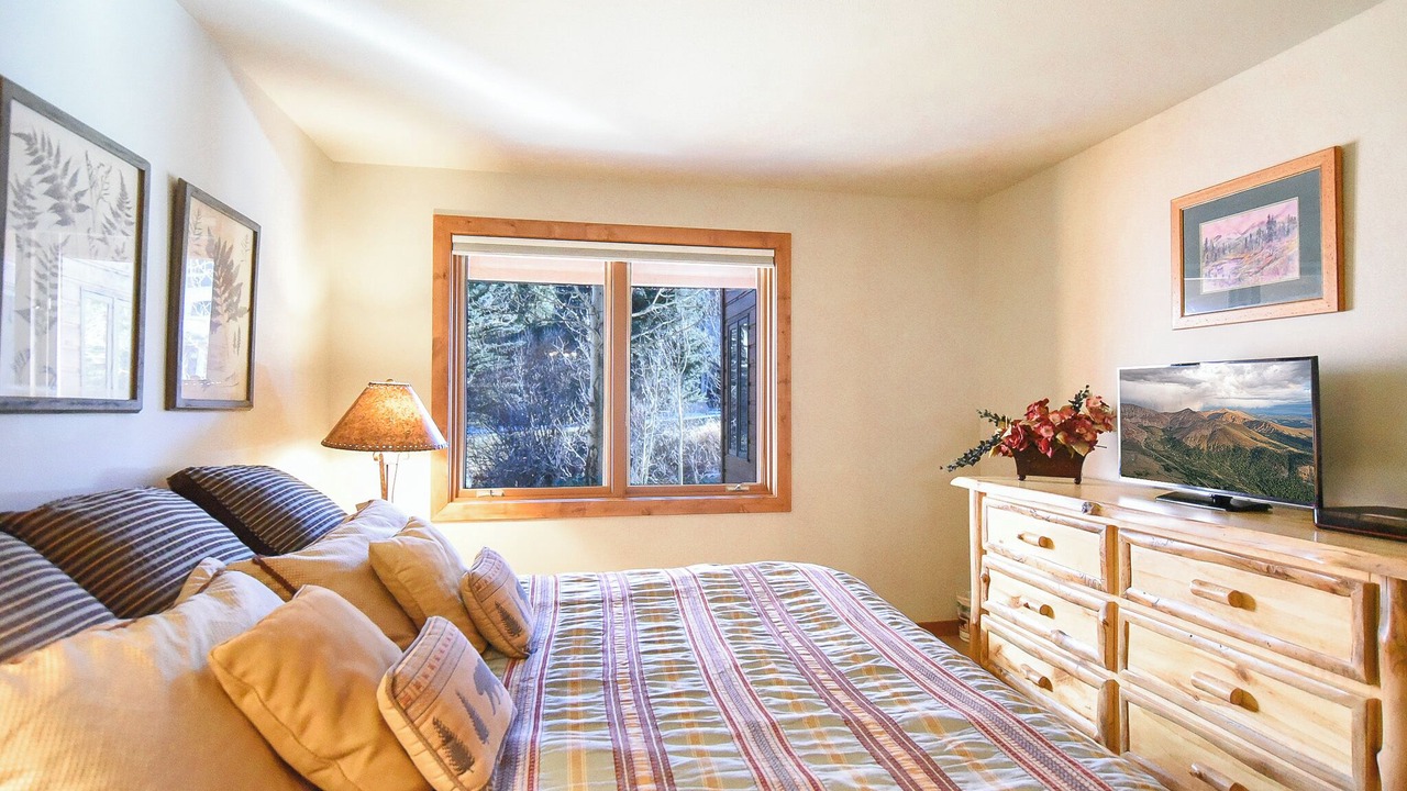 Photo of Bedroom in Four O'Clock