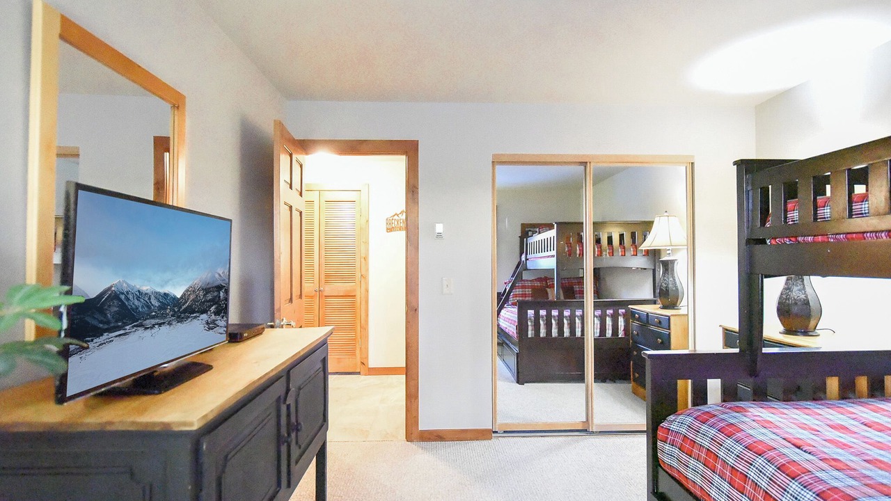 Photo of Bedroom in Four O'Clock
