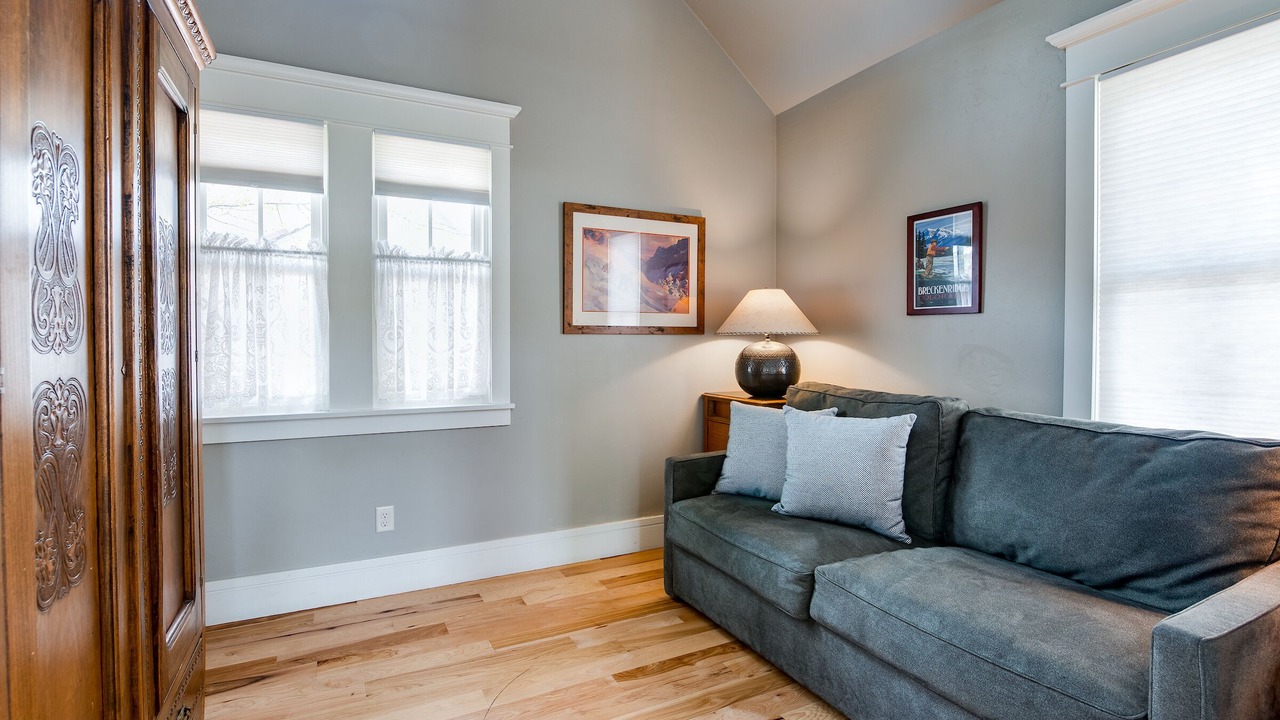 Photo of Livingroom in Historic District