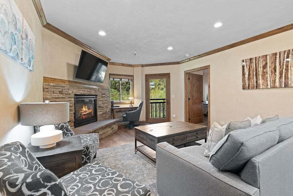 Photo of Bedroom in Peak 9