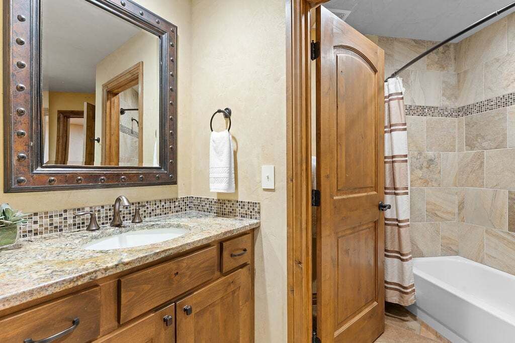 Photo of Bathroom in Peak 9