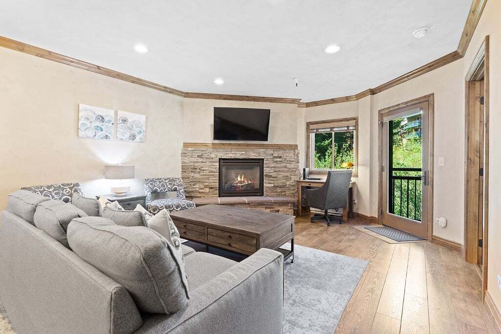 Photo of Bedroom in Peak 9