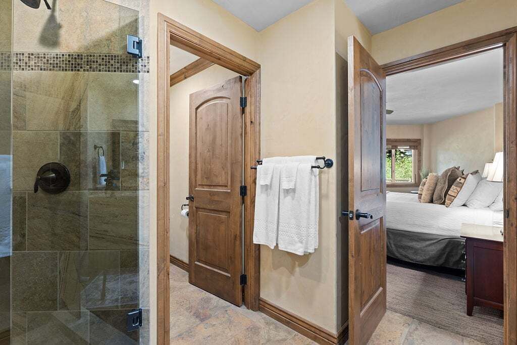 Photo of Bathroom in Peak 9