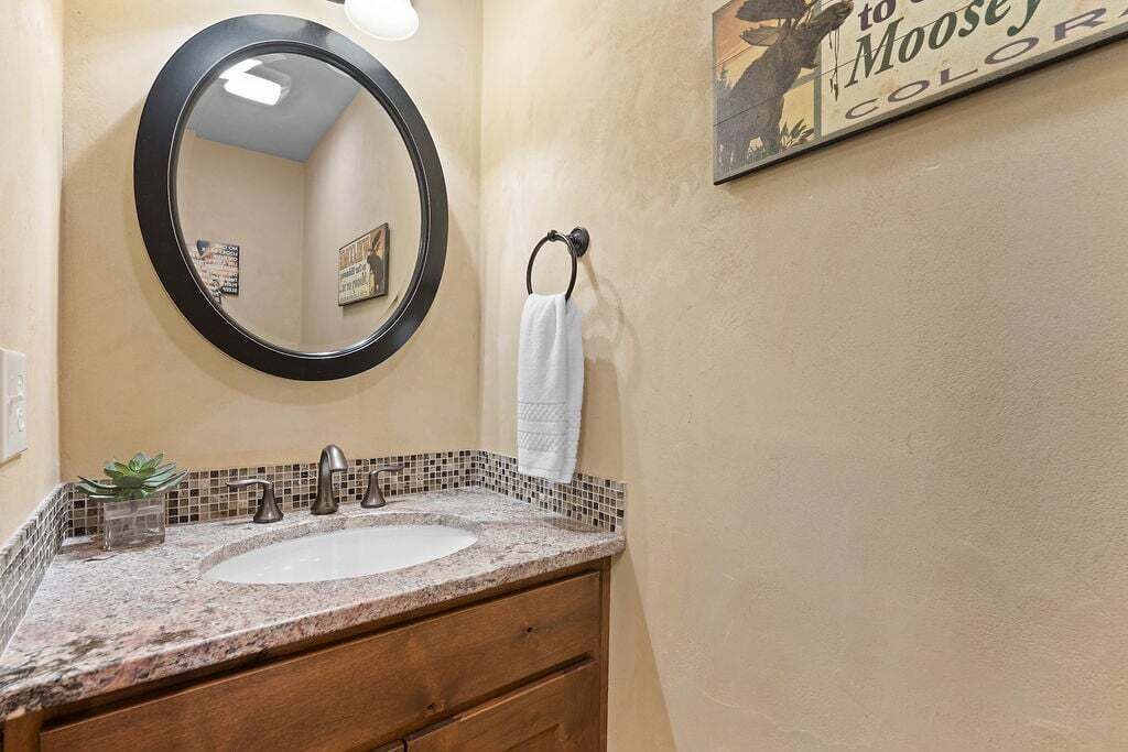 Photo of Bathroom in Peak 9
