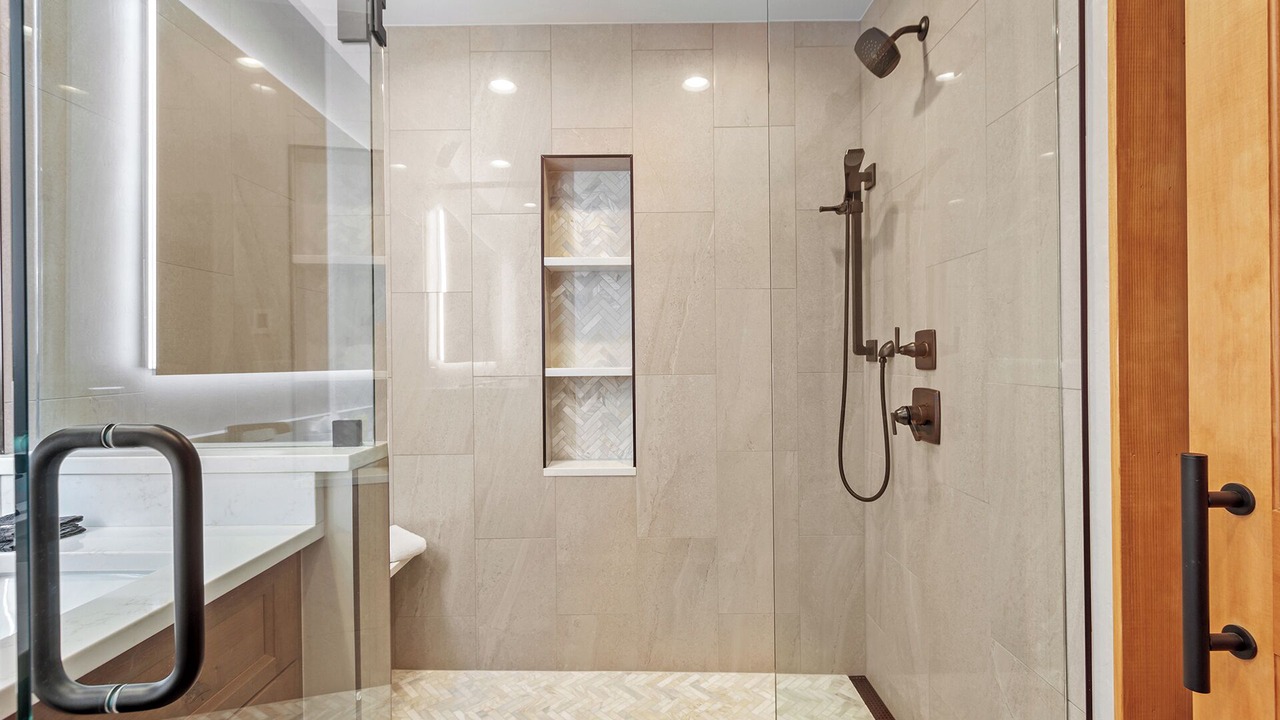 Photo of Bathroom in Peak 9