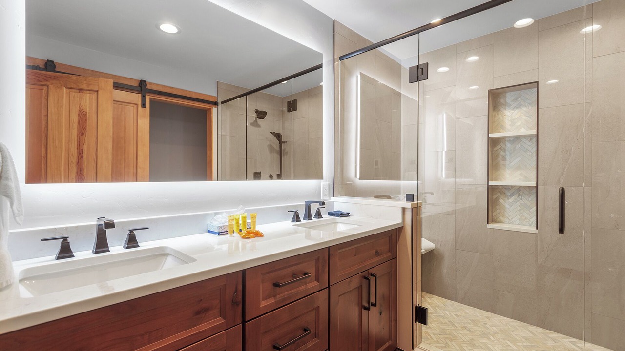 Photo of Bathroom in Peak 9