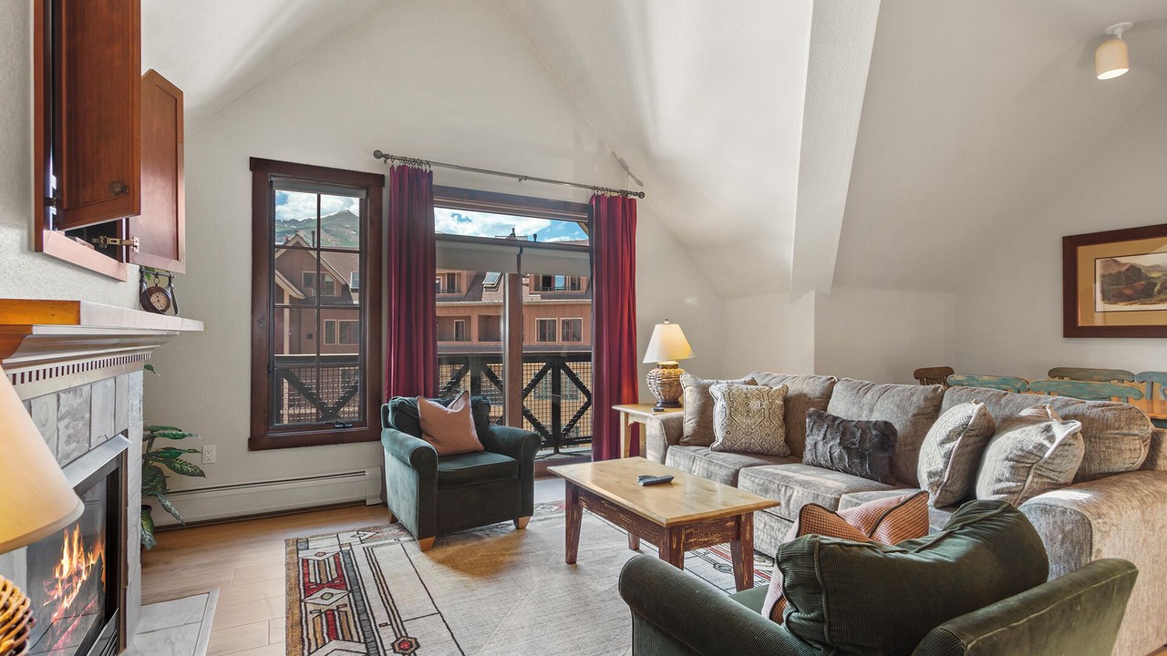 Photo of Livingroom in Historic District