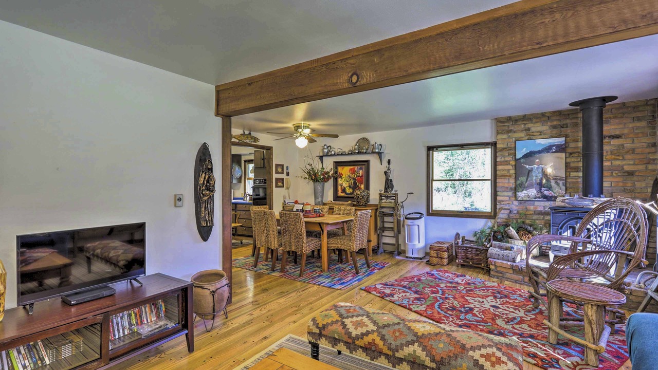 Photo of Livingroom in Idlewild Estates
