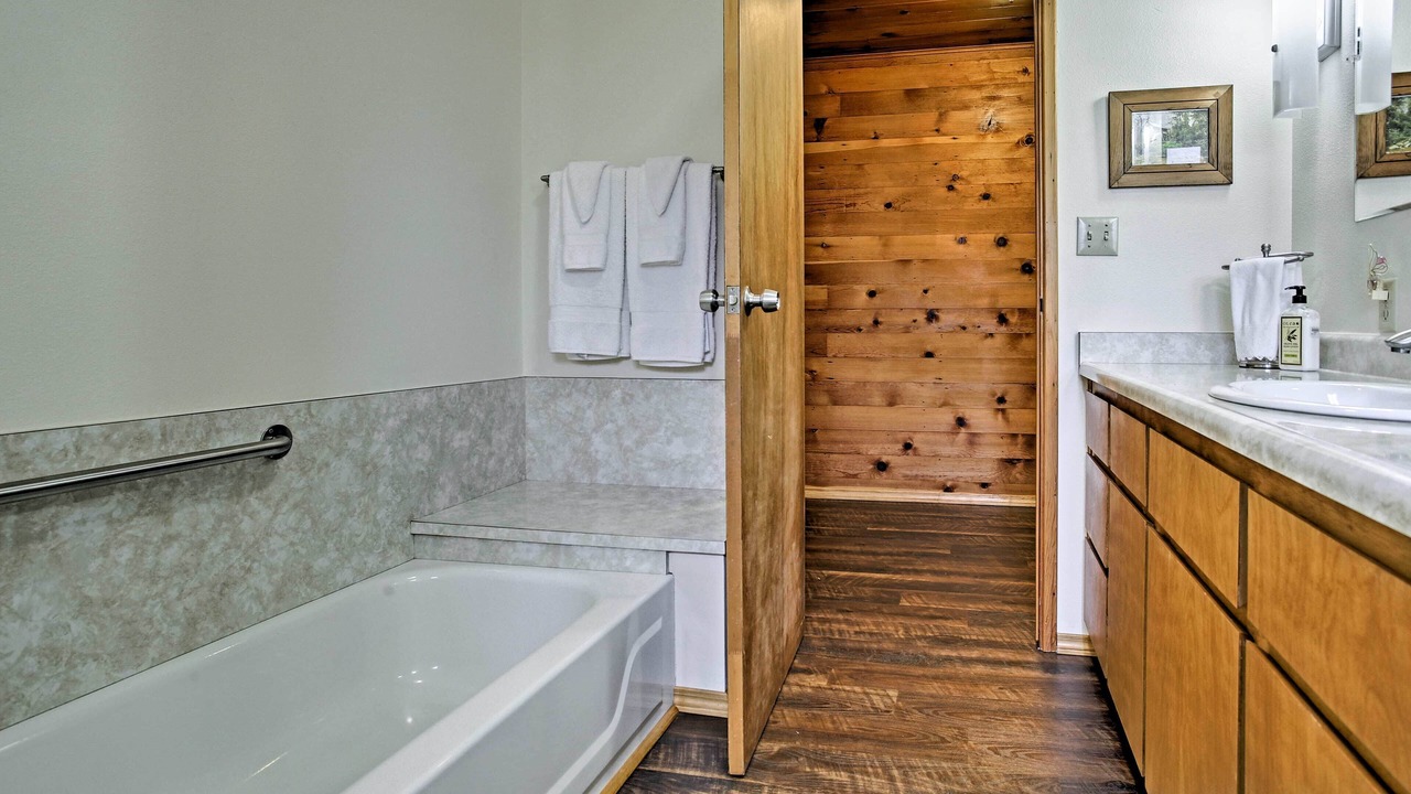Photo of Bathroom in Mariposa