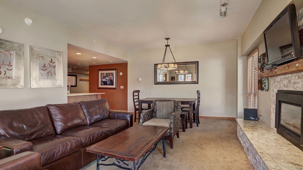 Photo of Bedroom in Peak 9