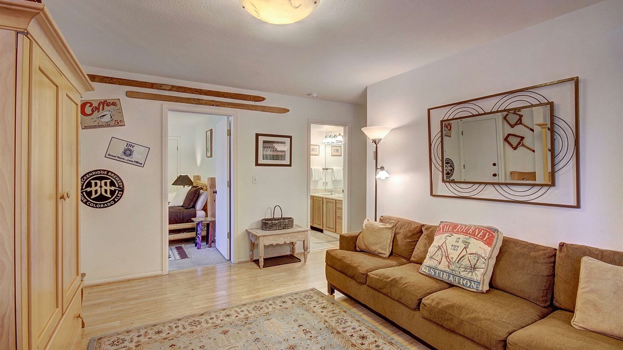 Photo of Livingroom in Warrior's Mark West