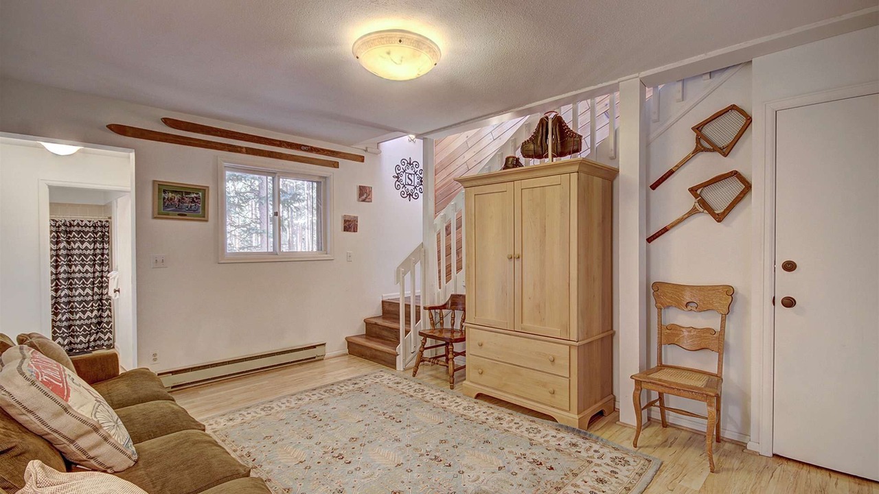 Photo of Livingroom in Warrior's Mark West
