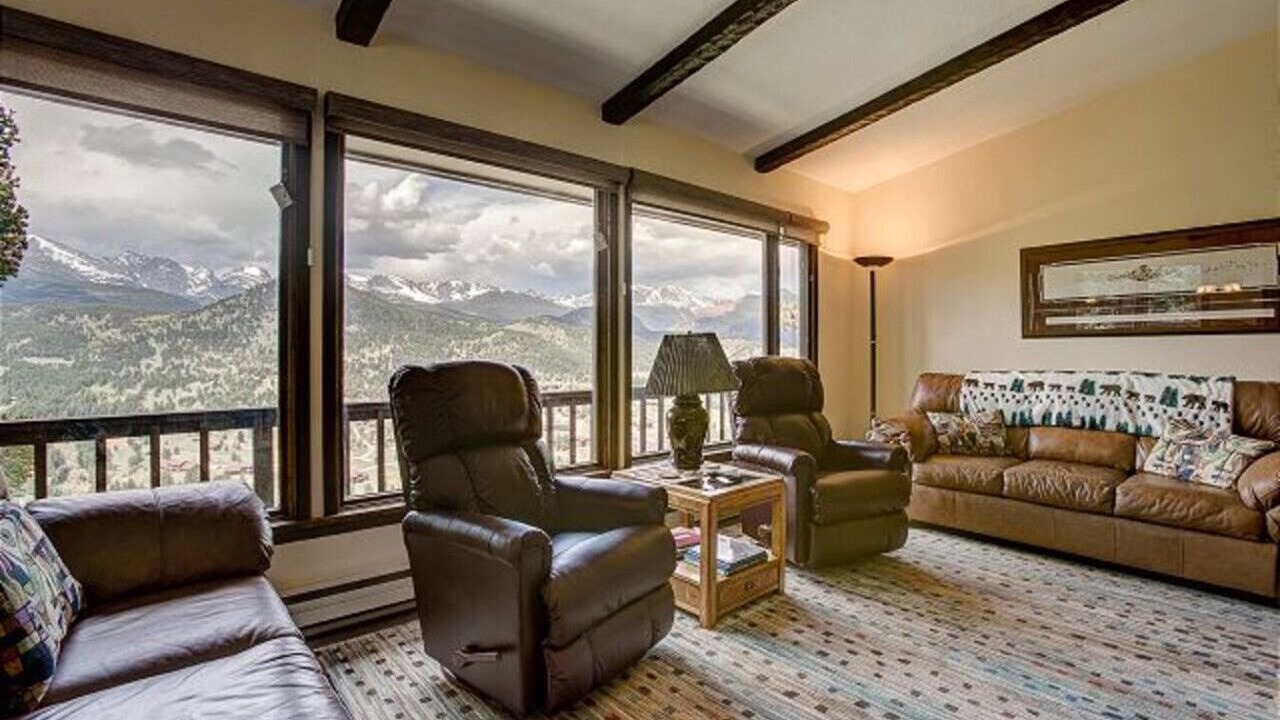 Photo of Livingroom in Windcliff Estates