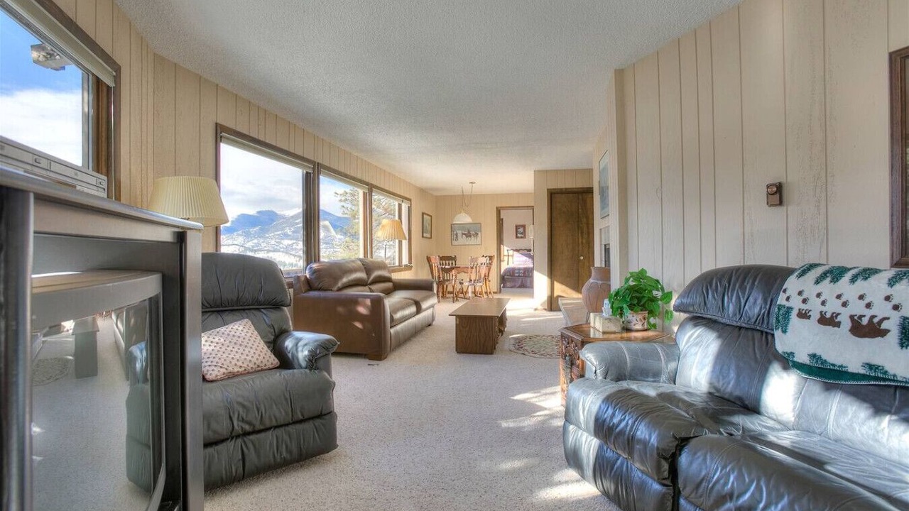 Photo of Livingroom in Windcliff Estates