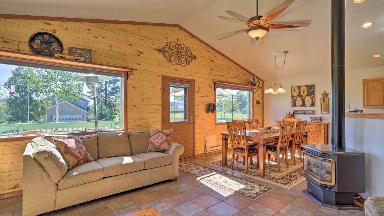 Photo of Livingroom in Lake Hatcher Park