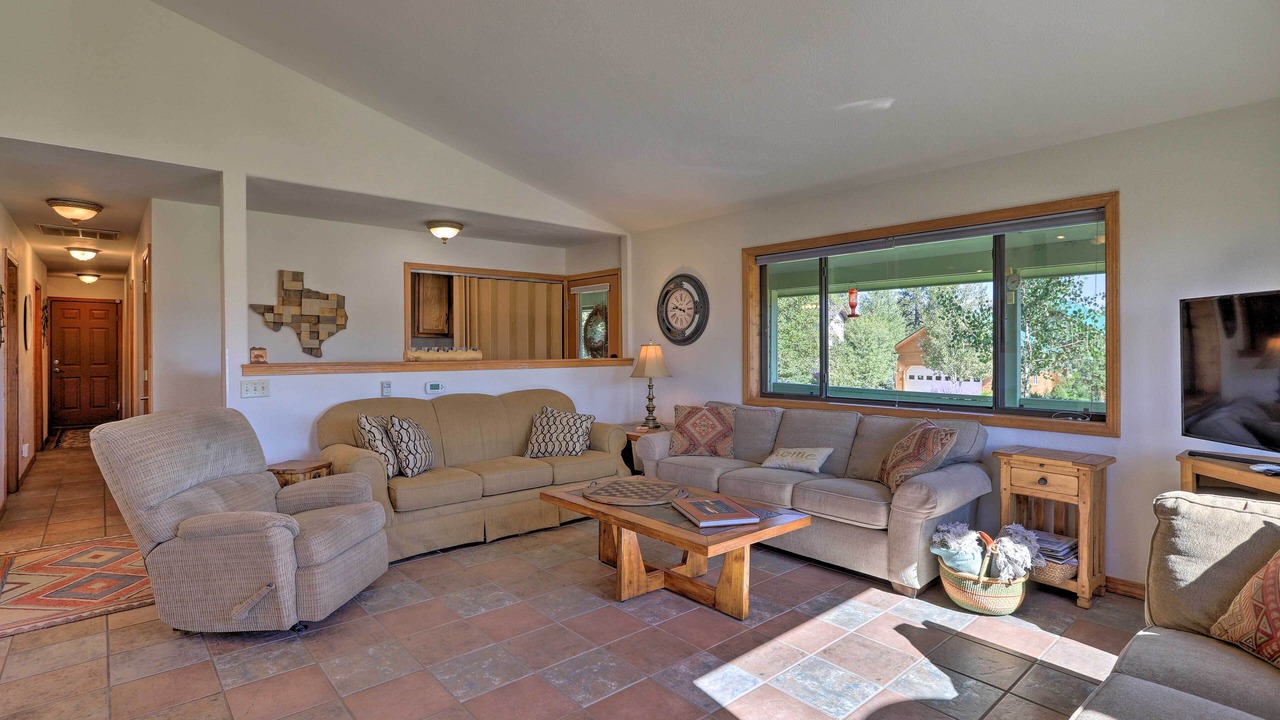 Photo of Livingroom in Lake Hatcher Park