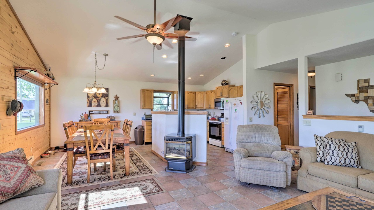 Photo of Livingroom in Lake Hatcher Park