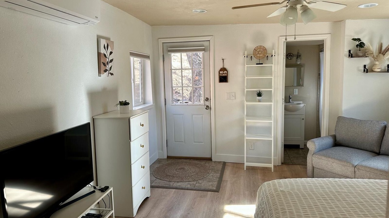 Photo of Bedroom in Manitou Springs Historic District
