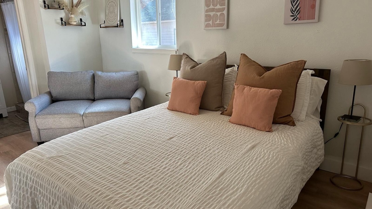 Photo of Bedroom in Manitou Springs Historic District