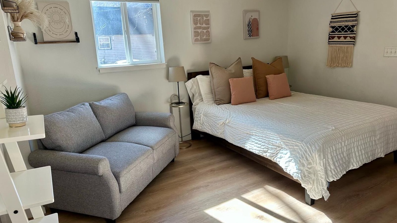 Photo of Bedroom in Manitou Springs Historic District