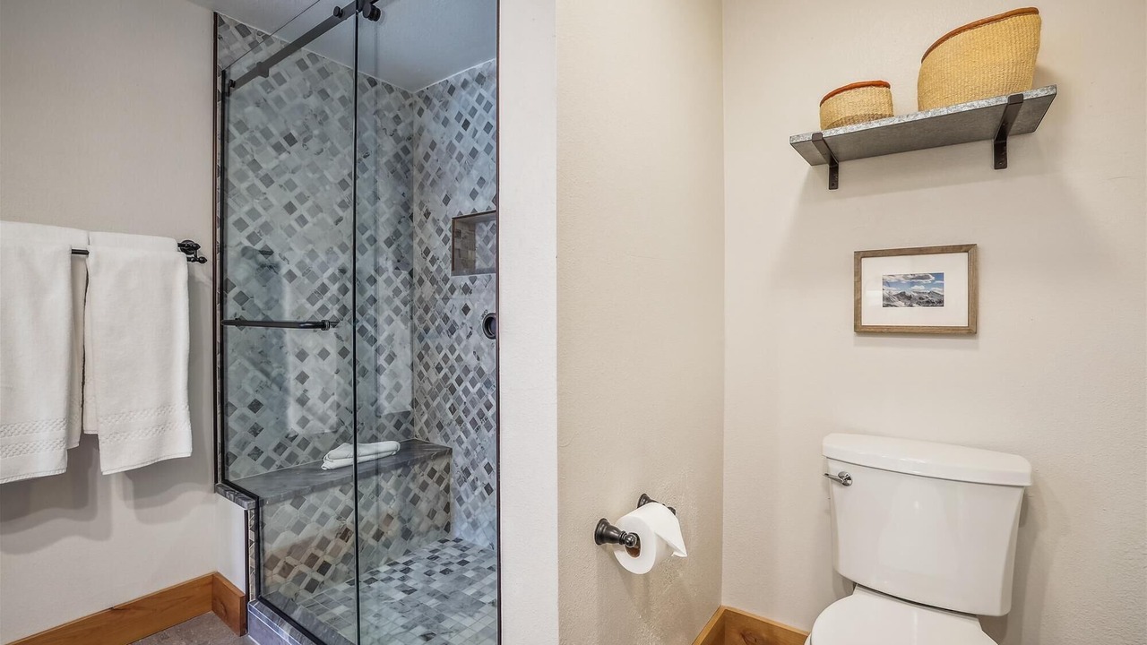 Photo of Bathroom in Peak 9