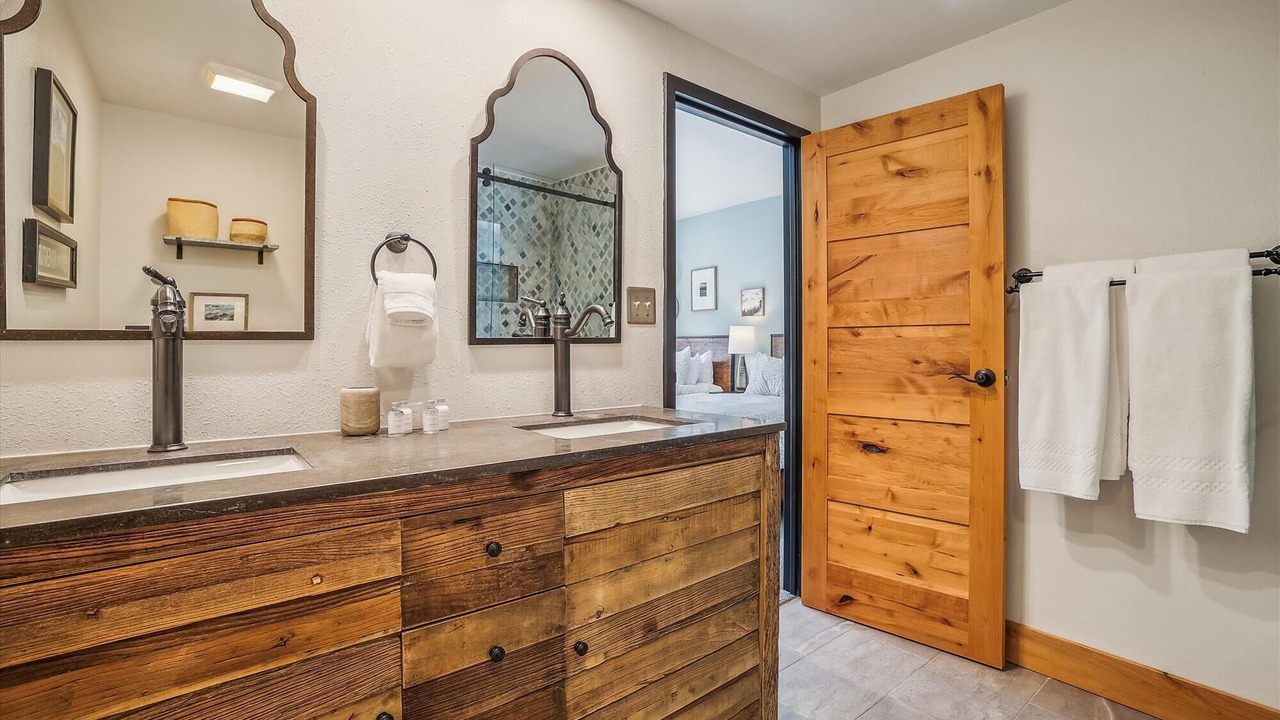Photo of Bathroom in Peak 9