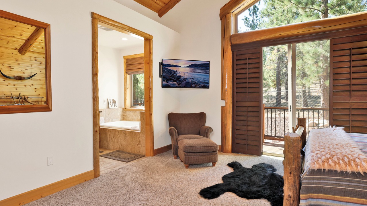 Photo of Bedroom in Evergreen Estates