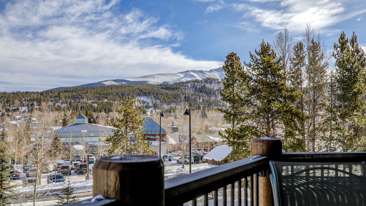 Photo of Outdoor in Four O'Clock