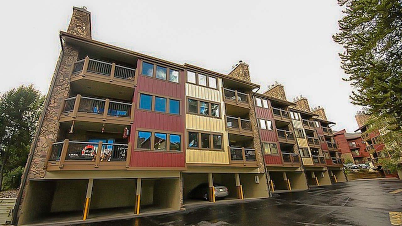Photo of Outdoor in Four O'Clock